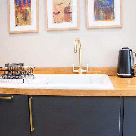 Unique 2 Bed In The Heart Of Bath With Parking Exterior foto