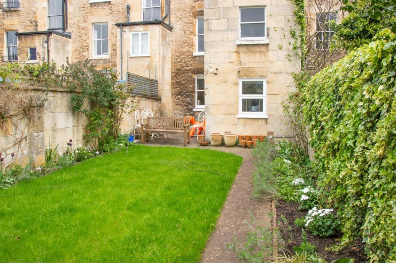 Unique 2 Bed In The Heart Of Bath With Parking Exterior foto