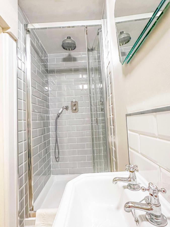 Unique 2 Bed In The Heart Of Bath With Parking Exterior foto